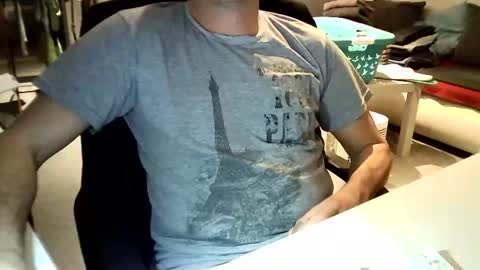 Snapshot of tomtom02029 chatting on 12/13/24, 06:38 Tom online show from 12/13/24, 06:38