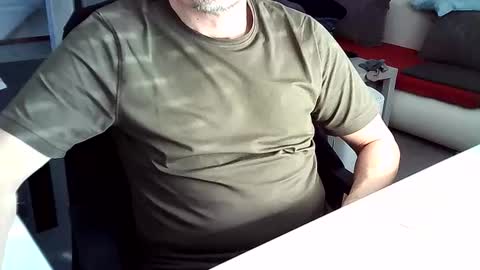 Snapshot of tomtom02029 chatting on 02/17/25, 09:24 Tom online show from 02/17/25, 09:24