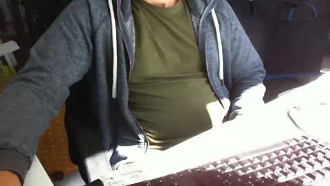 Snapshot of tomtom02029 chatting on 09/15/25, 09:20 Tom online show from 09/15/25, 09:20