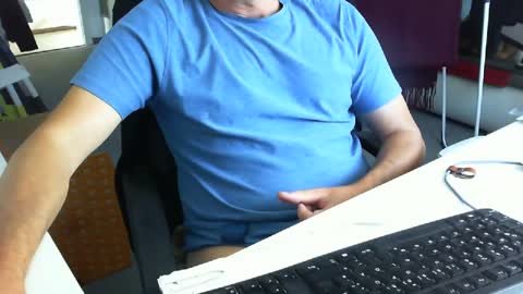 Snapshot of tomtom02029 chatting on 09/18/25, 02:30 Tom online show from 09/18/25, 02:30