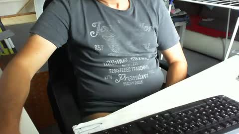 Snapshot of tomtom02029 chatting on 09/27/25, 09:03 Tom online show from 09/27/25, 09:03