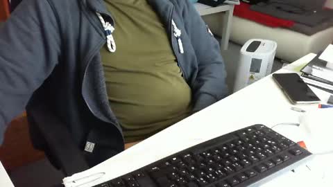 Snapshot of tomtom02029 chatting on 10/07/25, 10:45 Tom online show from 10/07/25, 10:45