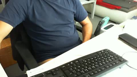 Snapshot of tomtom02029 chatting on 10/11/25, 02:15 Tom online show from 10/11/25, 02:15