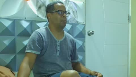 Antonio online show from 10/12/25, 02:27