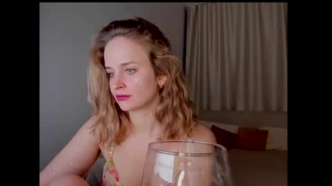 Snapshot of tony_and_alice chatting on 12/28/24, 07:43 Tony and Alice online show from 12/28/24, 07:43