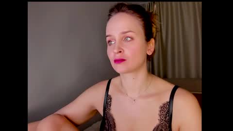 Snapshot of tony_and_alice chatting on 01/31/25, 09:26 Tony and Alice online show from 01/31/25, 09:26