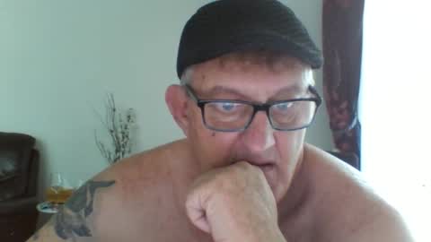 Snapshot of toolie49 chatting on 02/19/25, 12:46 toolie49 online show from 02/19/25, 12:46