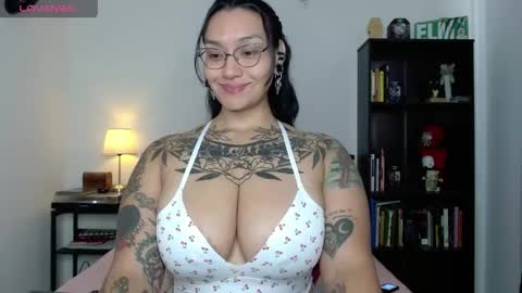 Snapshot of toothyy chatting on 05/20/26, 12:33 toothyy online show from 05/20/26, 12:33