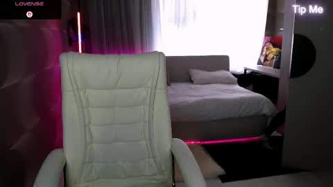 Snapshot of tori_blond chatting on 06/03/26, 05:32 tori_blond online show from 06/03/26, 05:32