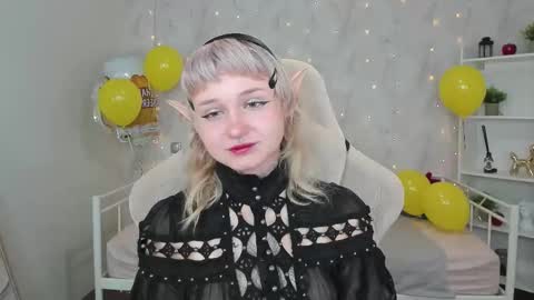 Snapshot of tori_cutie chatting on 10/04/25, 12:08 Tori online show from 10/04/25, 12:08