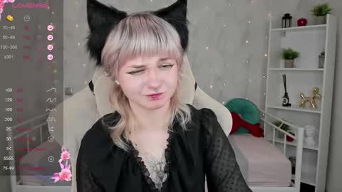 Snapshot of tori_cutie chatting on 10/22/25, 12:22 Tori online show from 10/22/25, 12:22
