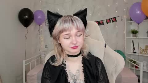 Snapshot of tori_cutie chatting on 10/23/25, 02:00 Tori online show from 10/23/25, 02:00