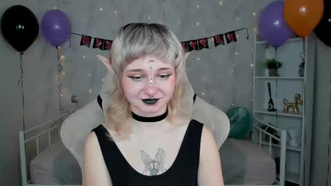 Tori online show from 11/01/25, 12:12