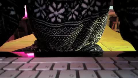 Snapshot of torosko chatting on 03/07/25, 03:28 Torosko online show from 03/07/25, 03:28