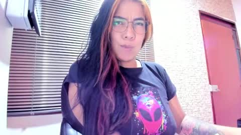 Snapshot of torres_karla chatting on 11/05/25, 09:20 karla online show from 11/05/25, 09:20