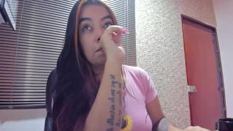 Snapshot of torres_karla chatting on 11/08/25, 09:20 karla online show from 11/08/25, 09:20