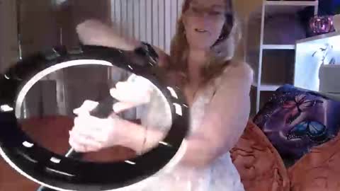 Snapshot of total_aussie_milfs chatting on 09/15/25, 11:27 Milly online show from 09/15/25, 11:27