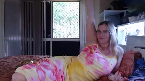 Snapshot of total_aussie_milfs chatting on 10/08/25, 11:35 Milly online show from 10/08/25, 11:35