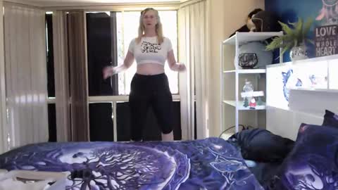 Snapshot of total_aussie_milfs chatting on 11/16/25, 11:21 Milly online show from 11/16/25, 11:21