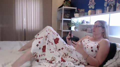 Snapshot of total_aussie_milfs chatting on 06/09/26, 11:38 Milly online show from 06/09/26, 11:38