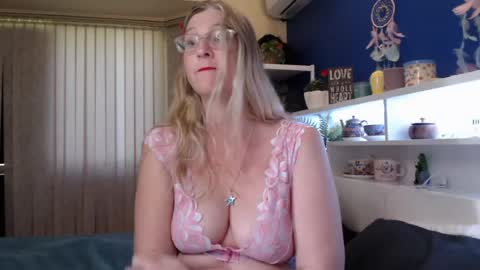 Snapshot of total_aussie_milfs chatting on 06/21/26, 11:29 Milly online show from 06/21/26, 11:29