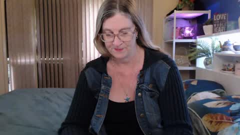 Snapshot of total_aussie_milfs chatting on 07/22/26, 11:40 Milly online show from 07/22/26, 11:40
