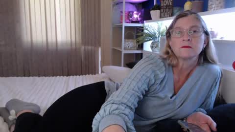 Snapshot of total_aussie_milfs chatting on 07/24/26, 12:19 Milly online show from 07/24/26, 12:19