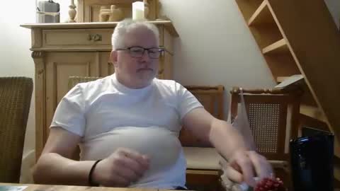 Snapshot of toto758 chatting on 04/05/26, 05:21 toto758 online show from 04/05/26, 05:21