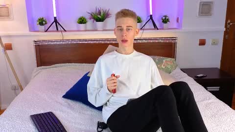 Max online show from 04/08/26, 10:04