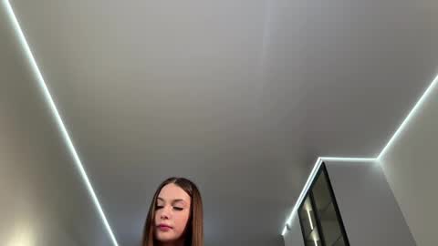 Snapshot of traciblow chatting on 04/29/26, 05:33 Rebeca online show from 04/29/26, 05:33