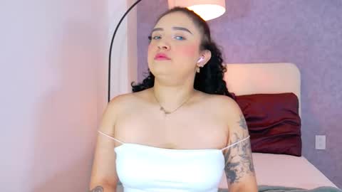 tracielowe_w online show from 11/22/25, 04:00
