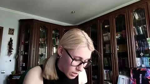 Lesly online show from 05/15/26, 07:37