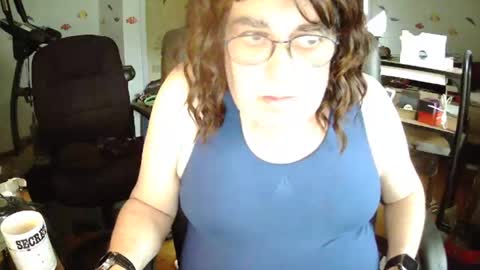 Snapshot of transmtfhello chatting on 05/06/26, 07:19 Peter online show from 05/06/26, 07:19
