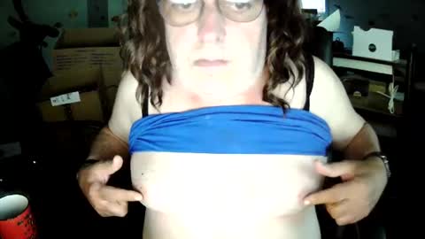 Snapshot of transmtfhello chatting on 06/03/26, 11:13 Peter online show from 06/03/26, 11:13