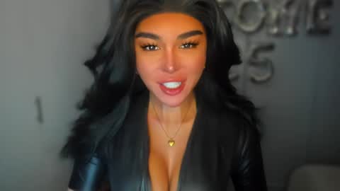 Snapshot of transnextdoor_ chatting on 01/01/25, 02:42 ALMIGHTY GODDESS VALENTINA online show from 01/01/25, 02:42