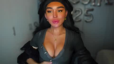 Snapshot of transnextdoor_ chatting on 01/01/25, 05:44 ALMIGHTY GODDESS VALENTINA online show from 01/01/25, 05:44