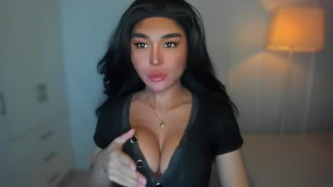 Snapshot of transnextdoor_ chatting on 01/02/25, 11:27 ALMIGHTY GODDESS VALENTINA online show from 01/02/25, 11:27