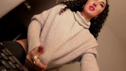 Snapshot of transnextdoor_ chatting on 10/04/25, 09:13 ALMIGHTY GODDESS VALENTINA online show from 10/04/25, 09:13