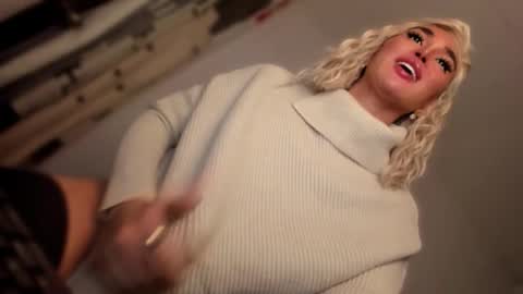 Snapshot of transnextdoor_ chatting on 10/19/25, 05:02 ALMIGHTY GODDESS VALENTINA online show from 10/19/25, 05:02