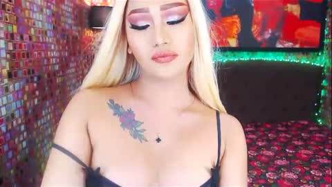 Snapshot of transplayfullolivia chatting on 02/05/25, 08:32 KYLIE BELLA  TS online show from 02/05/25, 08:32