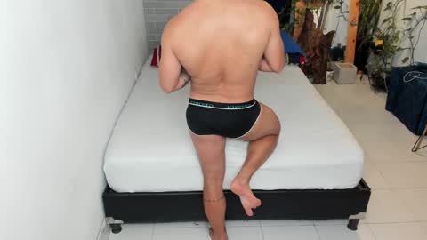 Snapshot of travis_bakerr chatting on 02/08/25, 01:32 travis bakerr online show from 02/08/25, 01:32