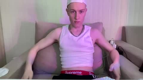 Snapshot of travis_gracile chatting on 04/10/26, 03:23 Travis online show from 04/10/26, 03:23