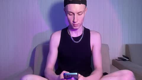 Snapshot of travis_gracile chatting on 04/21/26, 09:15 Travis online show from 04/21/26, 09:15