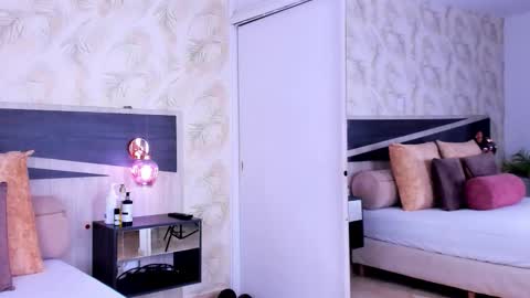 Travis online show from 12/23/25, 12:08