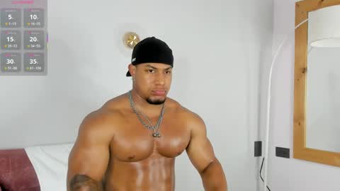 Snapshot of travis_lenox_ chatting on 05/23/26, 01:33 Travis online show from 05/23/26, 01:33