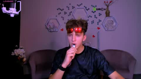 Travis online show from 09/22/25, 07:16