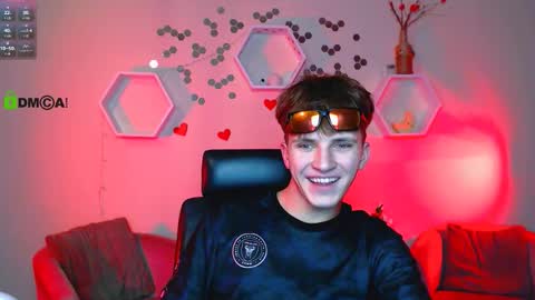 Travis online show from 10/15/25, 07:03