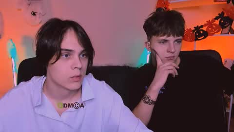 Travis online show from 10/26/25, 07:42