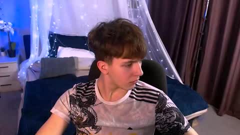 Travis online show from 11/23/25, 09:03