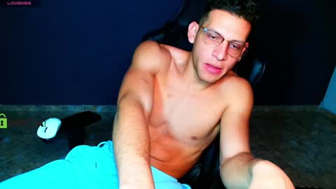 TRAVIS. online show from 01/30/25, 01:00